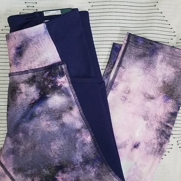 Tek Gear Women's Capri Leggings NWT Size M - Picture 3 of 5